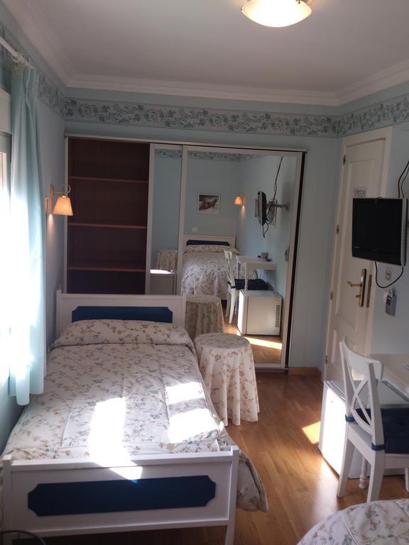 Hotel Chalet Puigdefabregas Jaca Zimmer foto