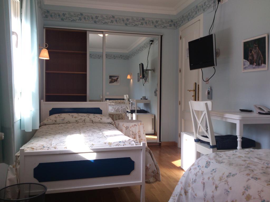 Hotel Chalet Puigdefabregas Jaca Zimmer foto