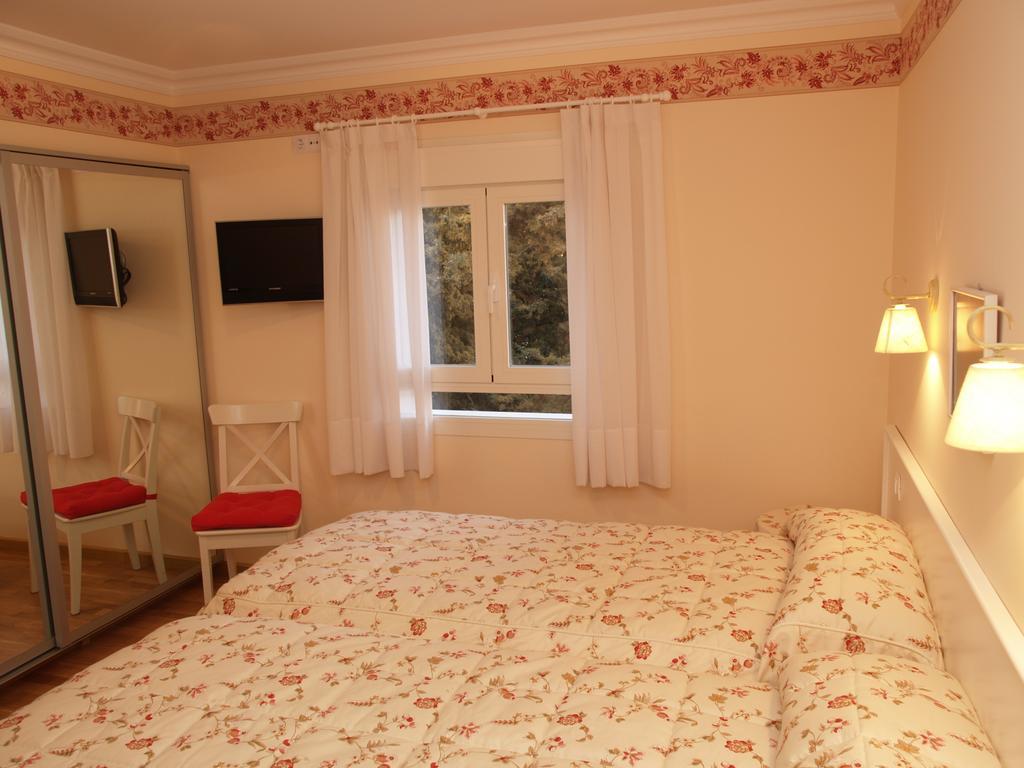 Hotel Chalet Puigdefabregas Jaca Zimmer foto