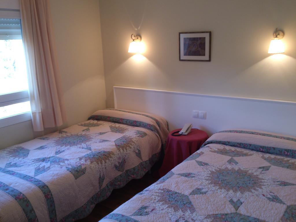 Hotel Chalet Puigdefabregas Jaca Zimmer foto